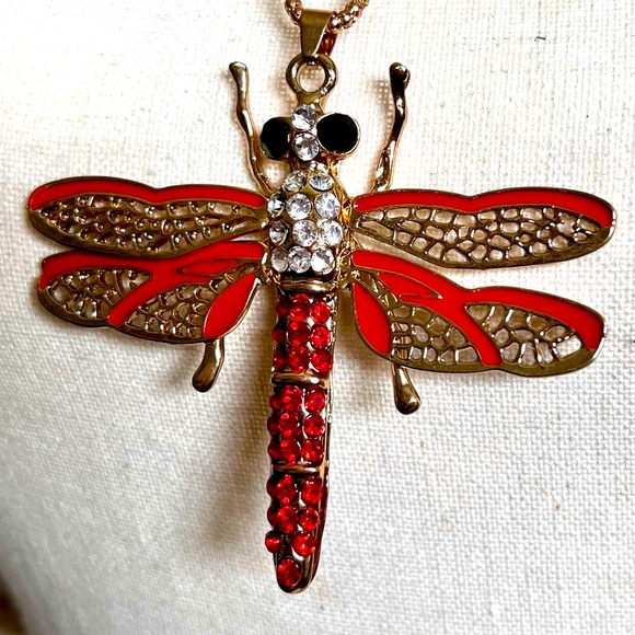 Betsy Johnson NWT Dragonfly Pendant Medallion Necklace Red & Gold - Picture 3 of 12